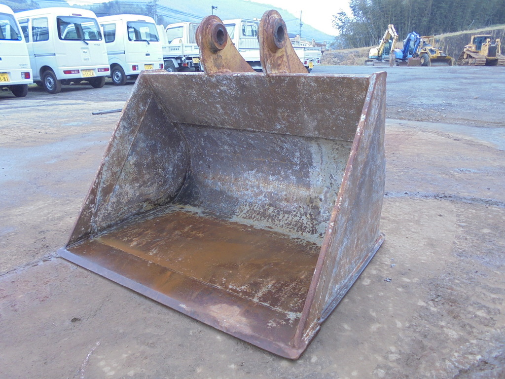 中古建設機械 中古 バケット キャタピラー CAT0.3-SLOPE-BUCKET 写真