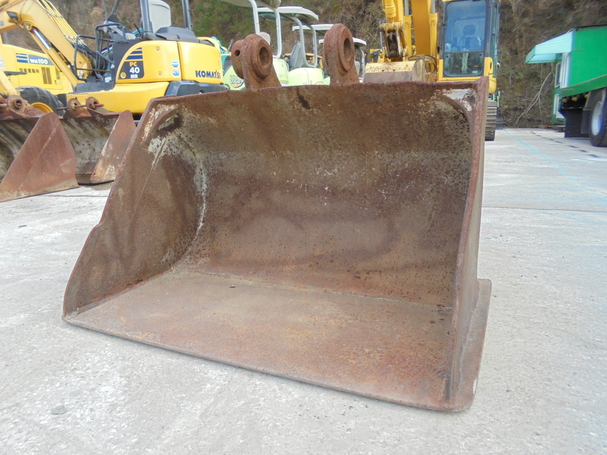 中古建設機械 中古 バケット 加藤製作所 HD250-SLOPE-BUCKET 写真