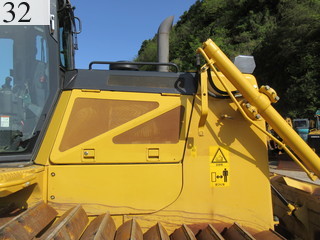 中古建設機械 中古 コマツ KOMATSU ブルドーザ  D65PX-17