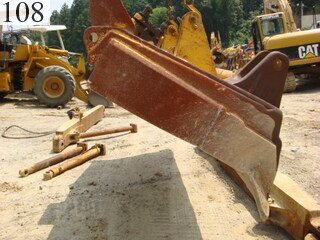 中古建設機械 中古 コマツ KOMATSU ブルドーザ  D85-12