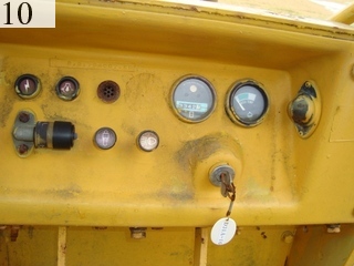 中古建設機械 中古 コマツ KOMATSU ブルドーザ  D31A-16