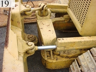 中古建設機械 中古 コマツ KOMATSU ブルドーザ  D31A-16