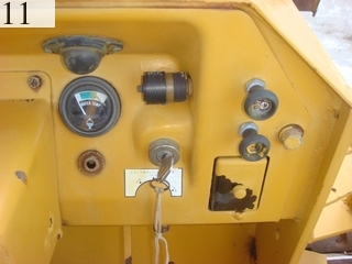 中古建設機械 中古 コマツ KOMATSU ブルドーザ  D31P-17