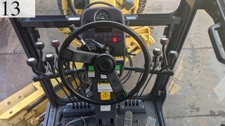 中古建設機械 中古 コマツ KOMATSU モーターグレーダー アーティキュレート式 GD405A-3E0