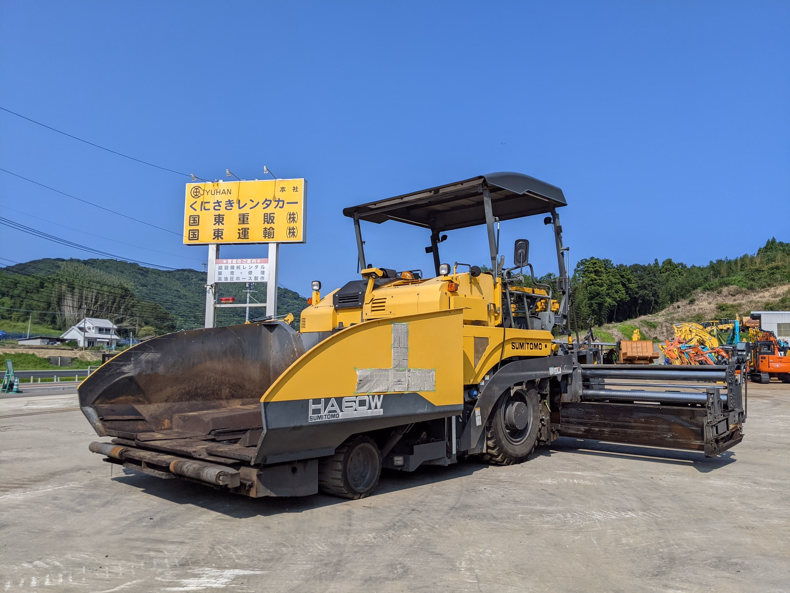 Used Construction Machine Used SUMITOMO Asphalt finisher Wheel type HA60W-10 Photos