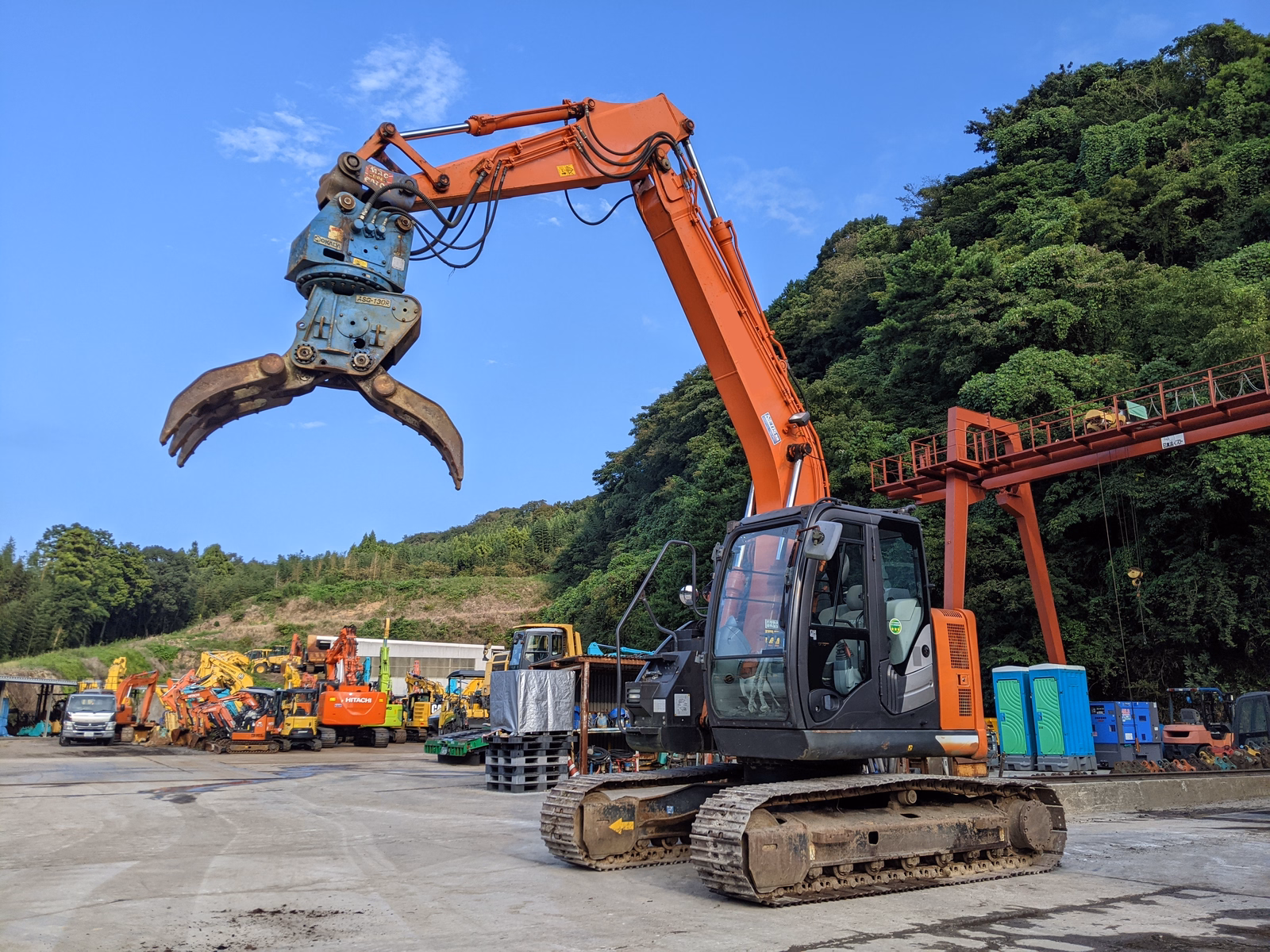 Used Construction Machine Used HITACHI Material Handling / Recycling excavators Grapple ZX135US-6 Photos